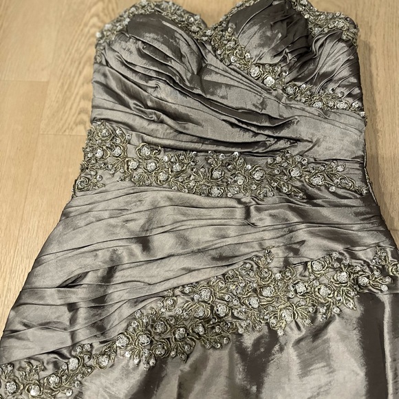 Wore for a sons wedding. The lining is well made. Inside bra. - Picture 3 of 7